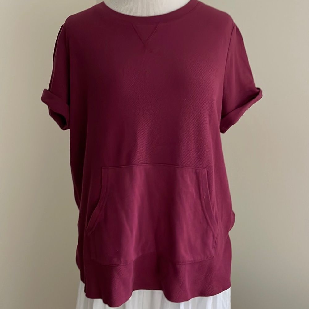 Maroon flip sleeve front pocket thin thermal like material women’s large